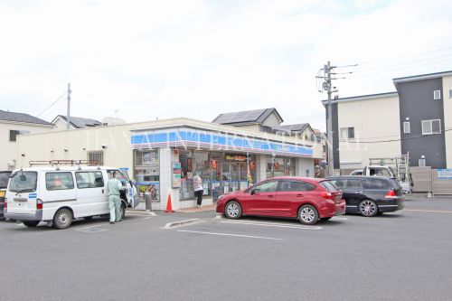 コンビニ　ローソン 草加新栄道上店（コンビニ）まで645m