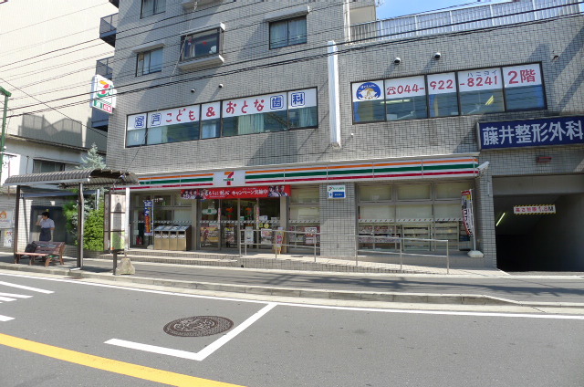 コンビニ　セブンイレブン川崎登戸駅前店（コンビニ）まで168m