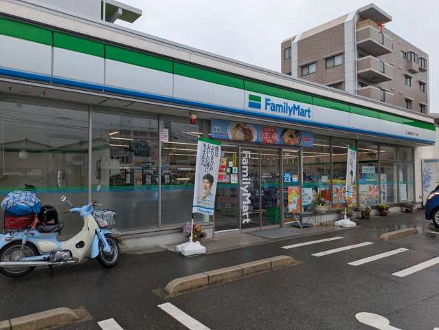 コンビニ　ファミリーマート福岡周船寺１丁目店（コンビニ）まで759m