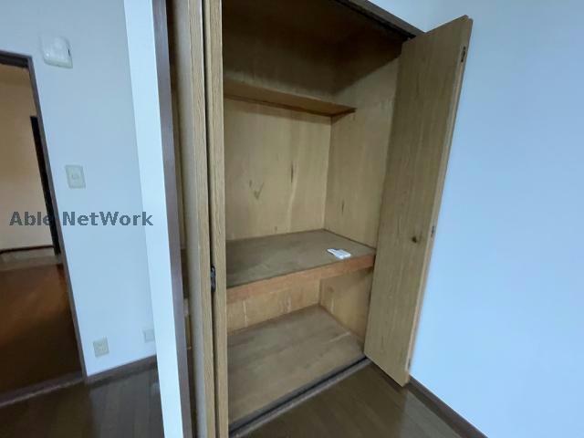 収納　※同物件別部屋の写真です。