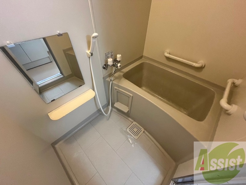 バス・シャワールーム　お風呂です。ゆっくりお風呂につかるのも体に良いですね～