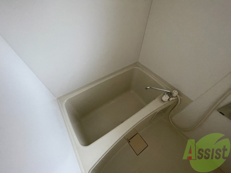 バス・シャワールーム　１日の疲れた体は、こちらのお風呂でお取りください。