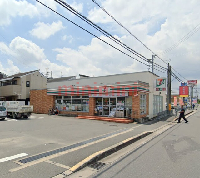 コンビニ　セブンイレブン高槻下田部町2丁目店（コンビニ）まで366m