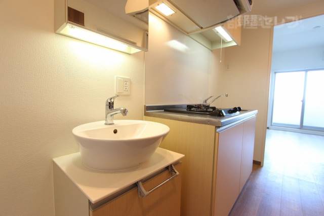 洗面設備　オシャレな独立洗面代です。