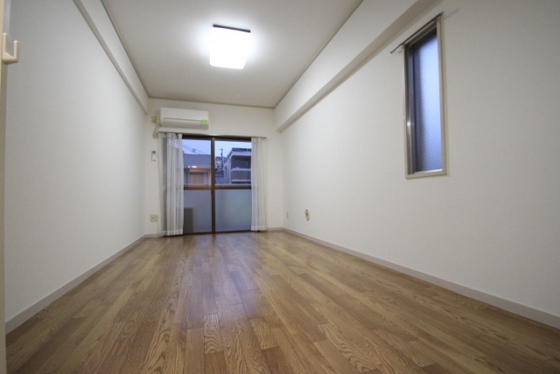 居室・リビング　※別号室の写真です