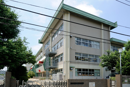 中学校　国分寺市立第四中学校（中学校）まで2746m