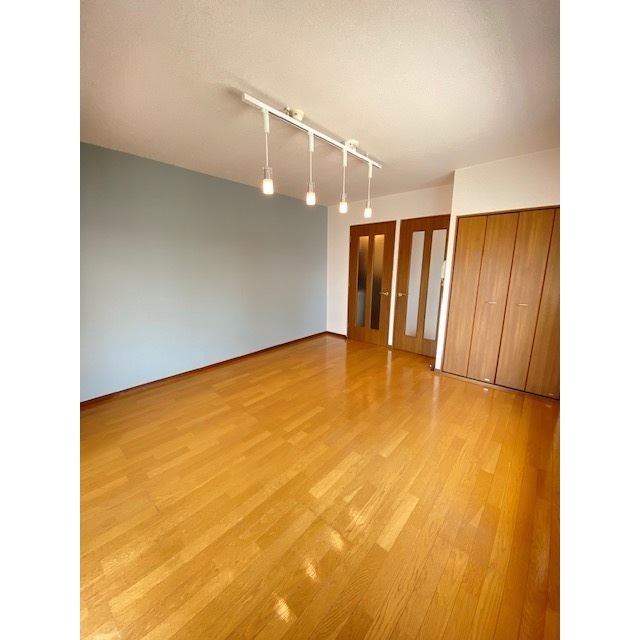 居室・リビング　アクセントクロスがかわいい☆