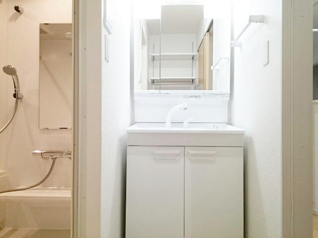 洗面設備　脱衣スペースもあります