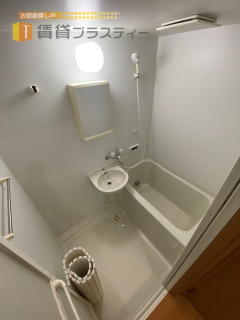 バス・シャワールーム　１日の疲れをバスルームでゆっくりと…。