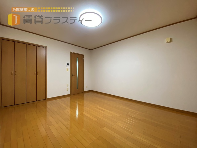 居室・リビング　広く使いやすい洋室で家具の配置もしやすいですよ。