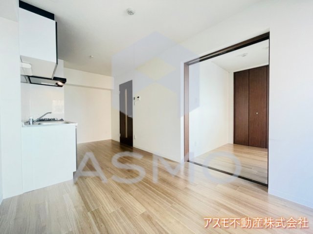 居室・リビング　同マンション別部屋参考写真
