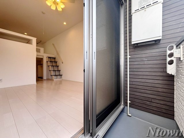 バルコニー　バルコニーからの眺めを楽しみながら食事をしませんか