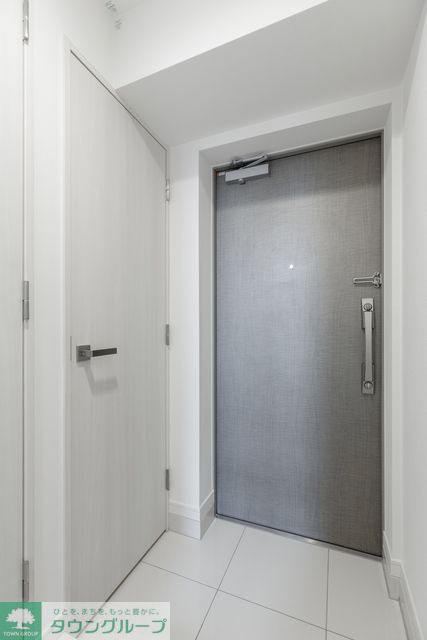 玄関　A-1タイプ2023年3月撮影 同タイプ802号室の写真で…