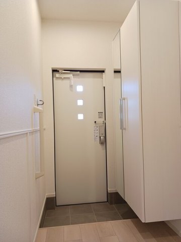 玄関　収納もある玄関です