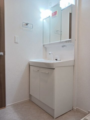 洗面設備　コンパクトで使いやすい洗面所