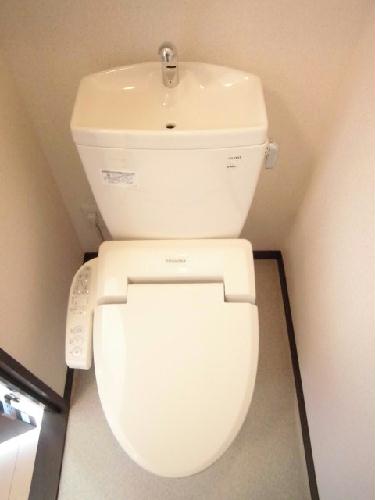 トイレ　温水洗浄便座です。