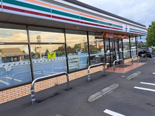 コンビニ　セブンイレブン 那珂上菅谷店（コンビニ）まで983m