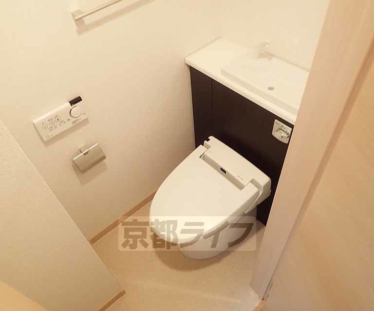 トイレ　ウォシュレットつきのオシャレなトイレです。