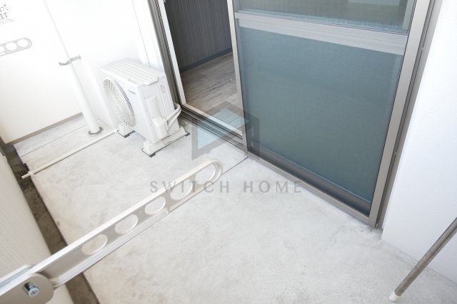 バルコニー　暖かな日差しのふりそそぐバルコニー