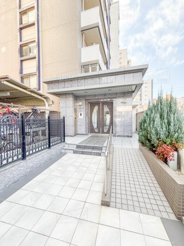 エントランス　共用のエントランス部分です☆