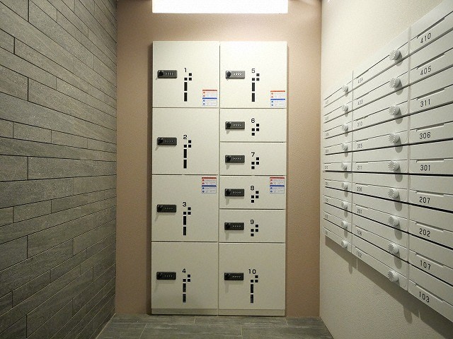 その他設備　宅配BOXがあり不在でも荷物を受け取れます☆