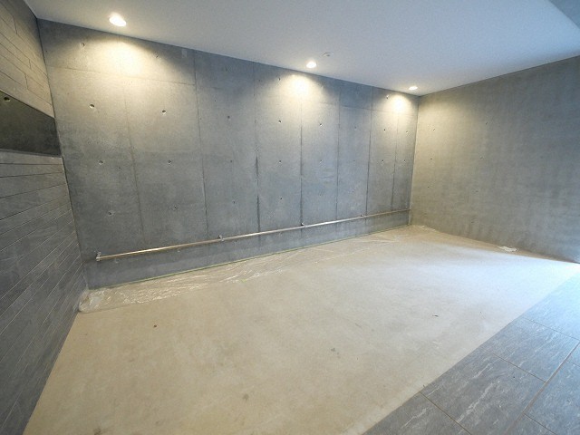 その他共有部分　屋内駐輪場があり冬でも安心です☆