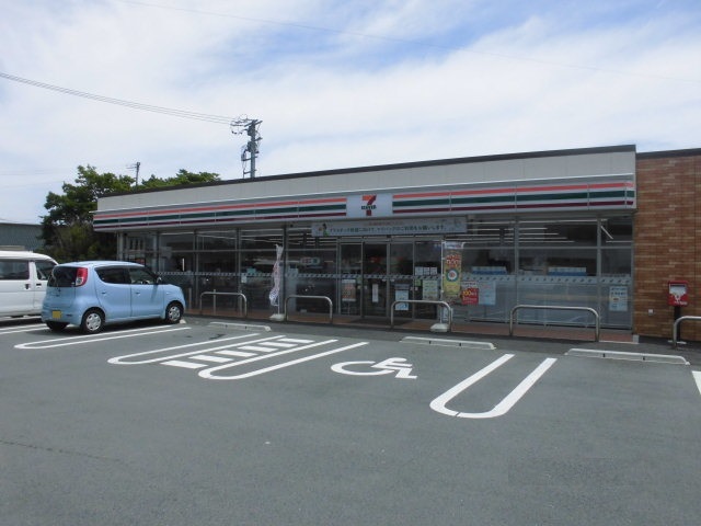 コンビニ　セブン・イレブン　津市藤方店（コンビニ）まで300m