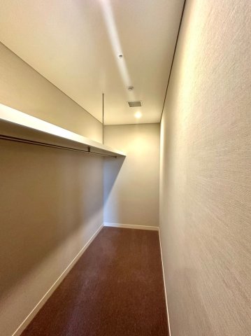 収納　千代田区平河町2　平河町森タワーレジデンス　ウォークインクロ