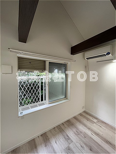 その他設備　2F洋室　防犯シャッター　エアコン