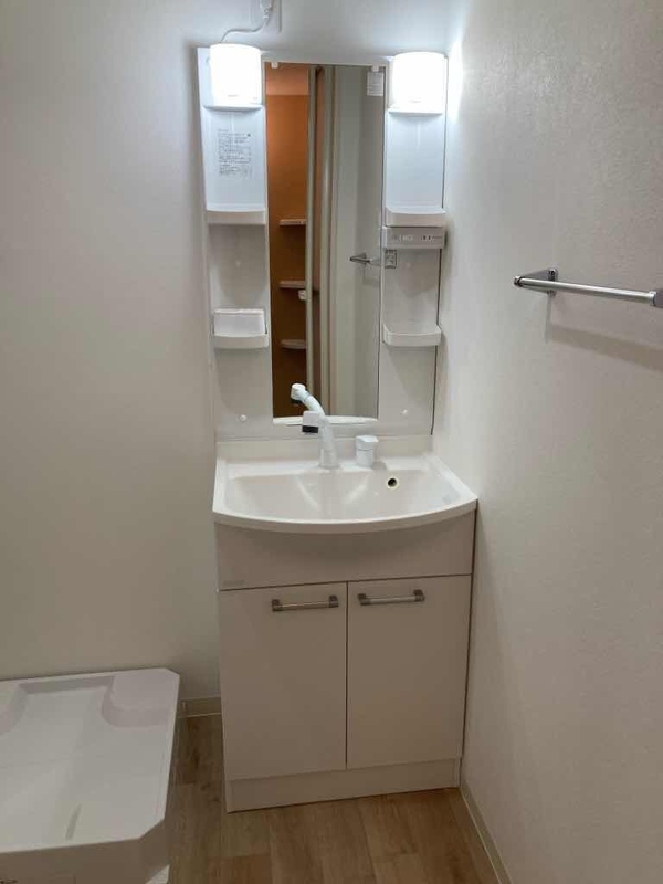 洗面設備　内装は参考写真です。