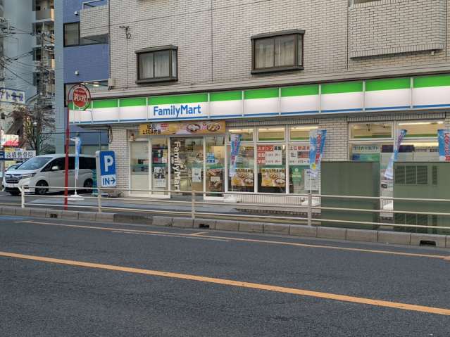 コンビニ　ファミリーマートさいたま白幡四丁目店（コンビニ）まで748m