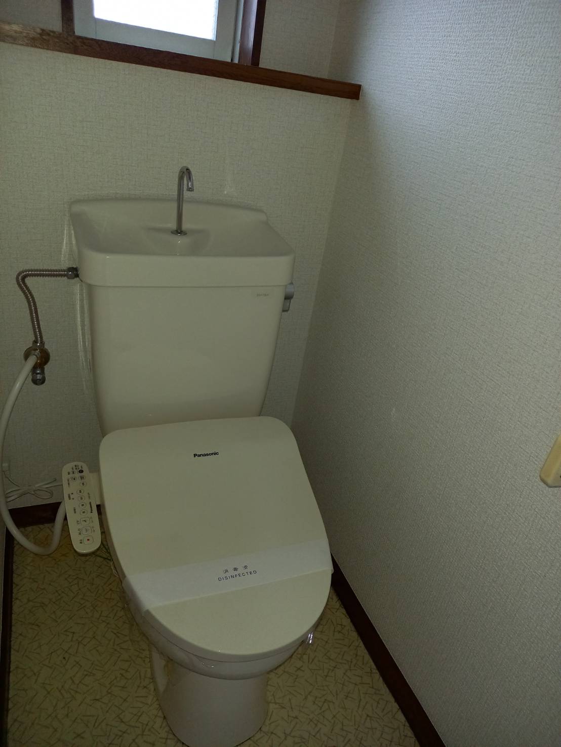 トイレ　洗浄機能付き暖房便座があります