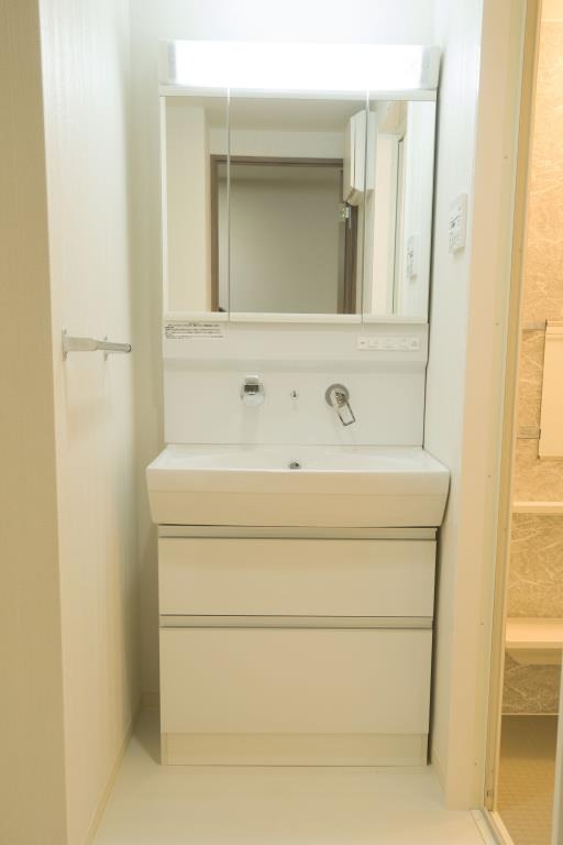 洗面設備　同型参照