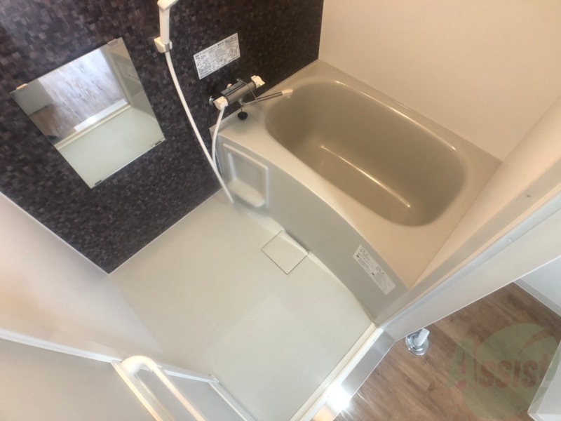 バス・シャワールーム　お風呂になります。一日の疲れを癒してくださいね。