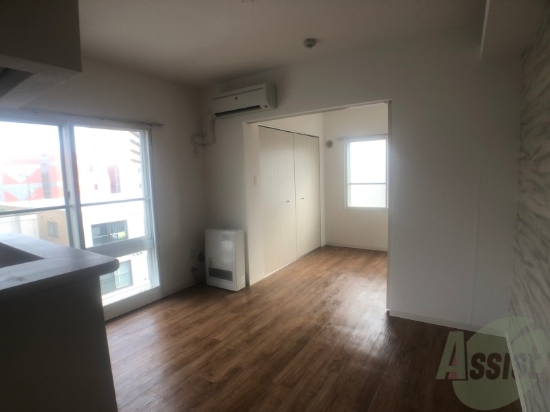 居室・リビング　リビングです。白を基調としていてお部屋全体が明るいですね！