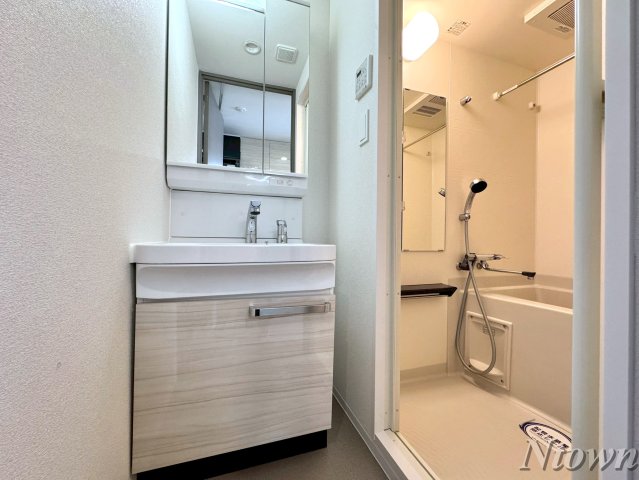 洗面設備　広い洗面スペース