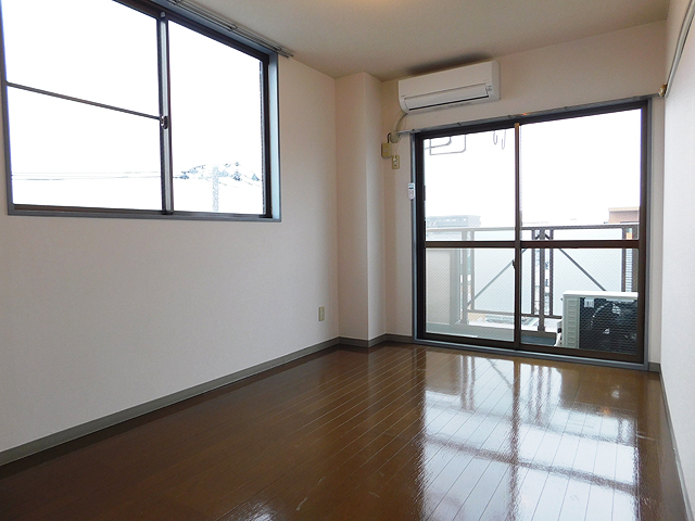 その他設備　2面採光で明るい洋室6帖！エアコン設置されてます！