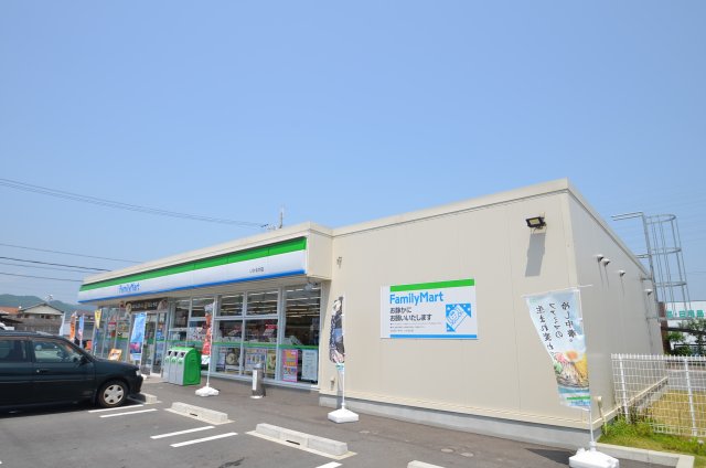 コンビニ　ファミリーマート　いかるが店（コンビニ）まで739m