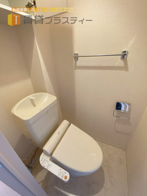 トイレ　温水洗浄便座付き。