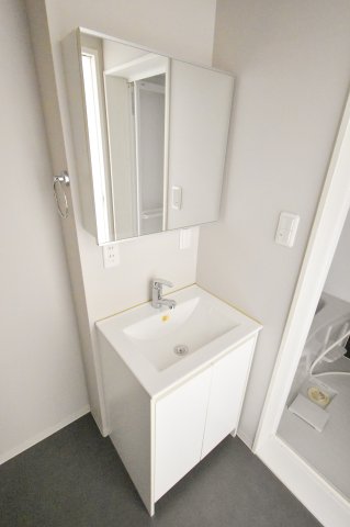 洗面設備　オシャレな独立洗面台ですね