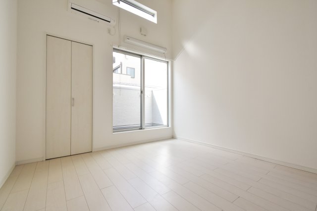 居室・リビング　エアコン付きのお部屋です