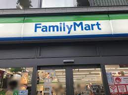 コンビニ　ファミリーマート 日本橋本町二丁目店（コンビニ）まで216m