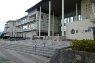 小学校　伊達市立梁川小学校（小学校）まで140m