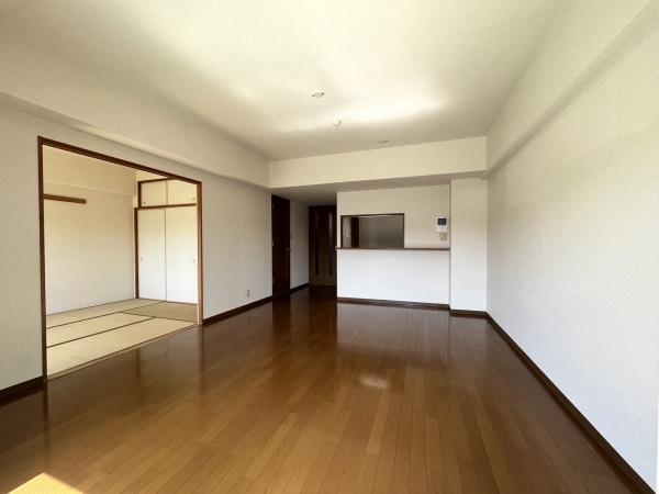 居室・リビング　明るいリビングダイニング