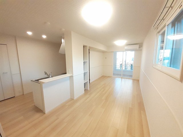 居室・リビング　ゆったり過ごせる居間です