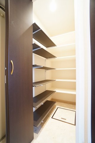 玄関　※同型タイプの為、現状優先