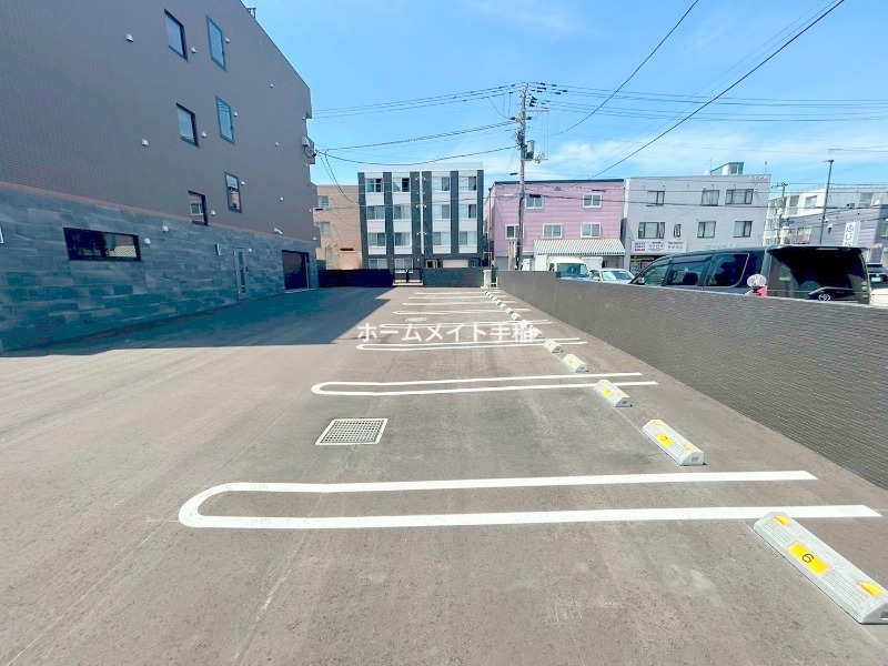 駐車場　駐車スペースでございます！