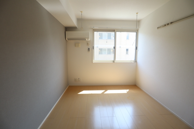 居室・リビング　参考写真（同物件別部屋）