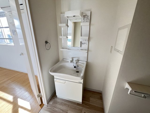 洗面設備　脱衣スペースもあります