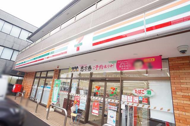 コンビニ　セブンイレブン（コンビニ）まで775m